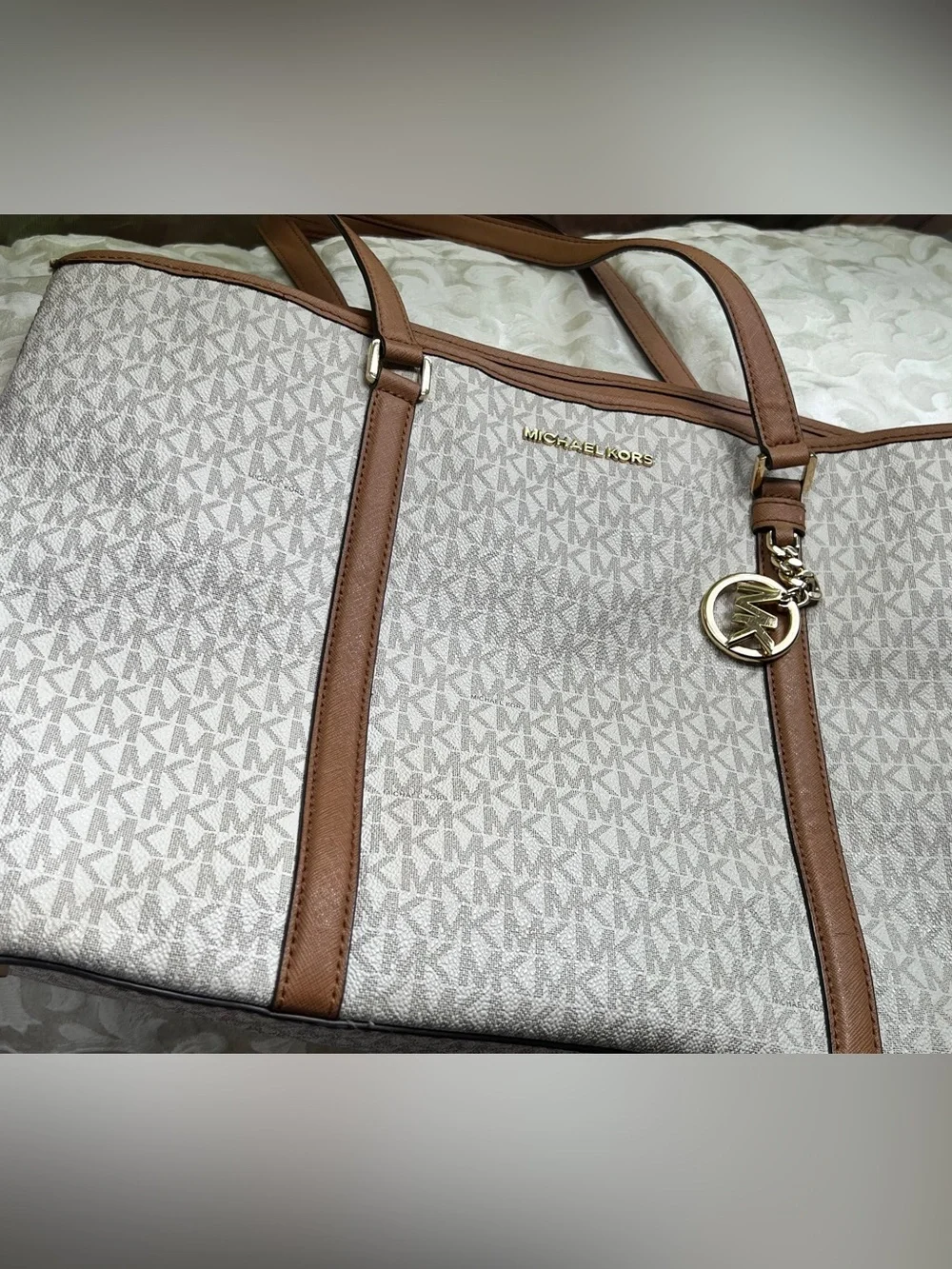 Michael Kors Vanilla Acorn Large Sady Laptop Tote Logo Tote